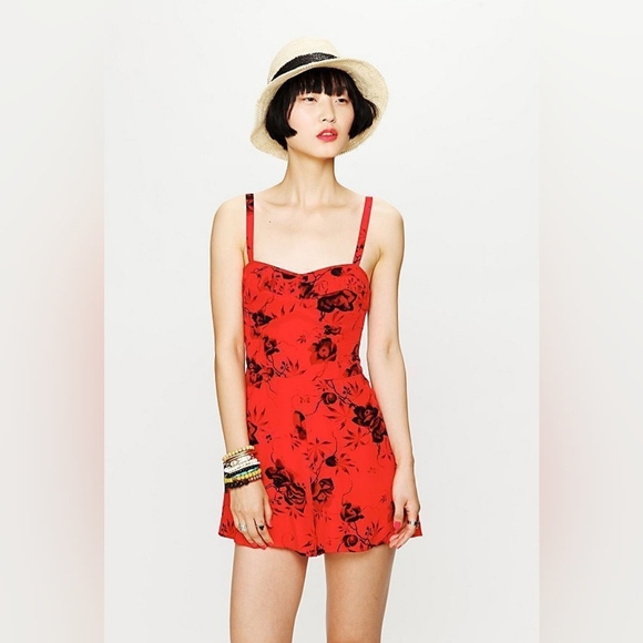 Free People Candy Pin-Up‎ Red Floral Print Romper Size 6 - Picture 1 of 13